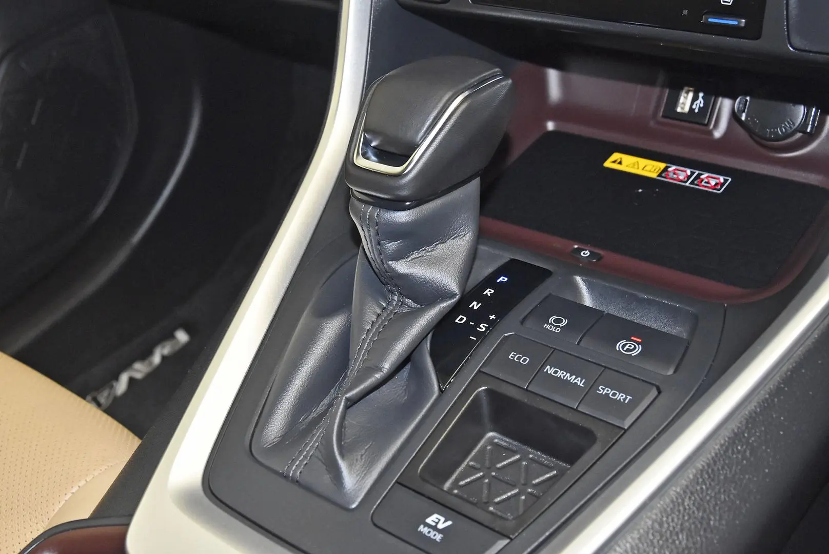 2025 Toyota RAV4 Gallery Image 14