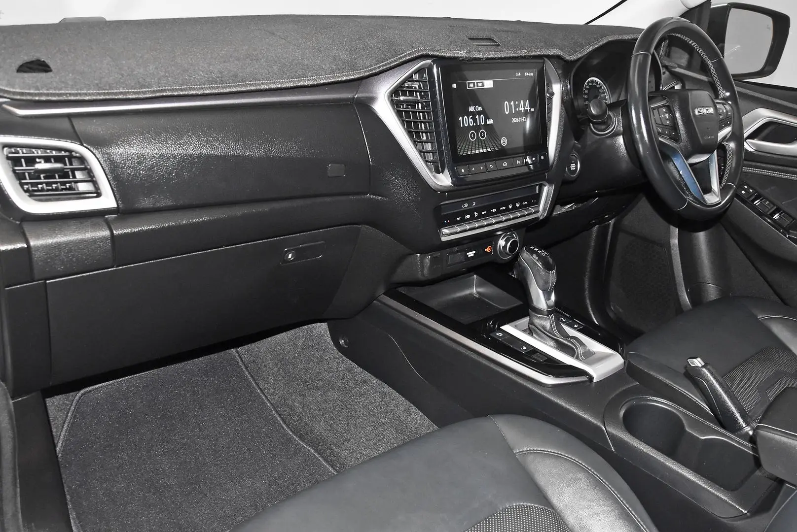 2022 Isuzu D-MAX Gallery Image 16