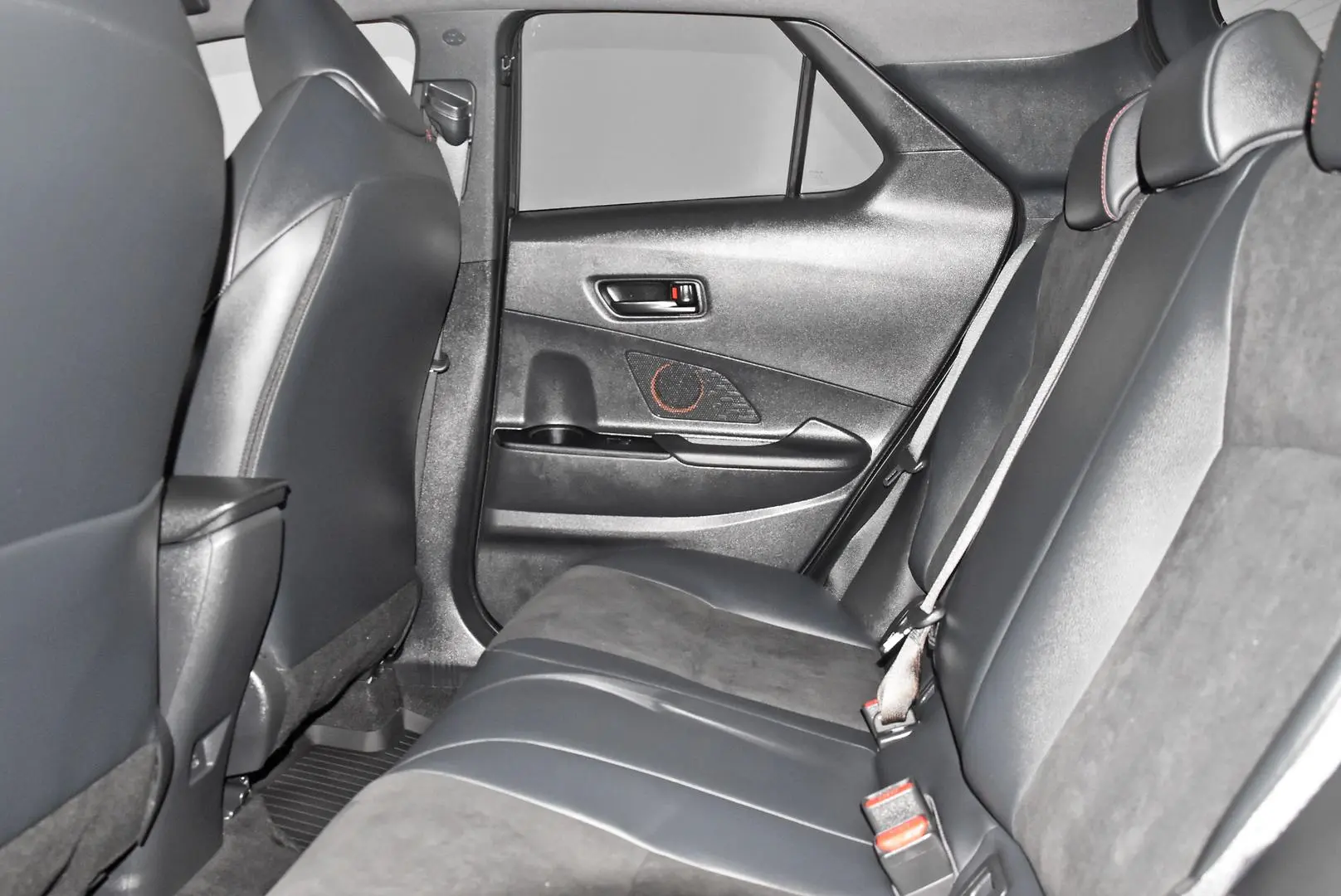 2025 Toyota C-HR Gallery Image 19