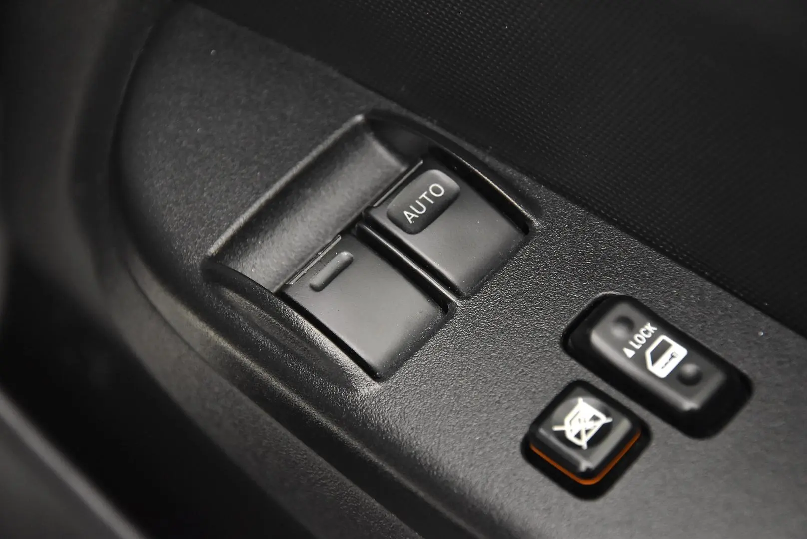 2017 Toyota Hiace Gallery Image 10