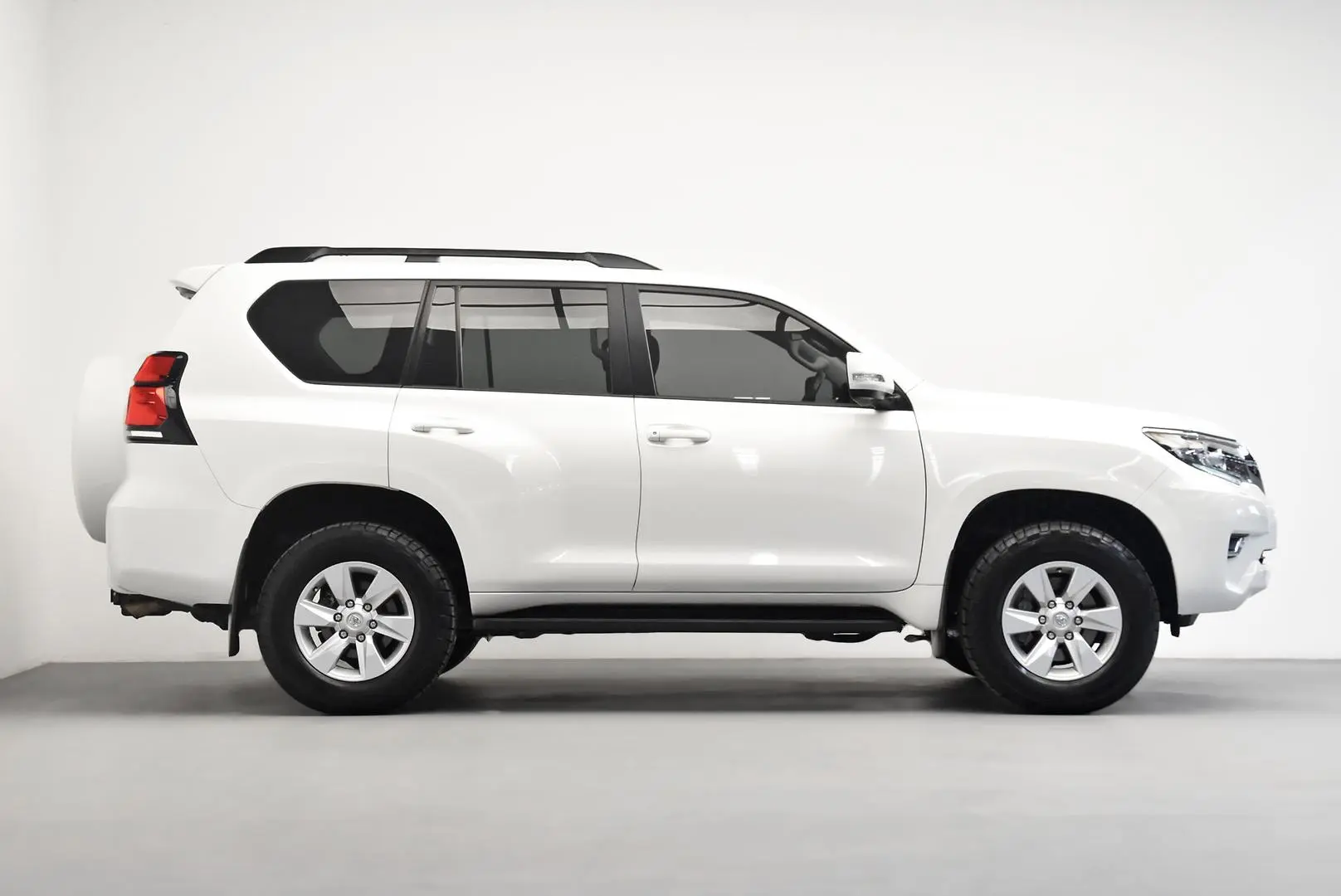 2022 Toyota Landcruiser Prado Gallery Image 3