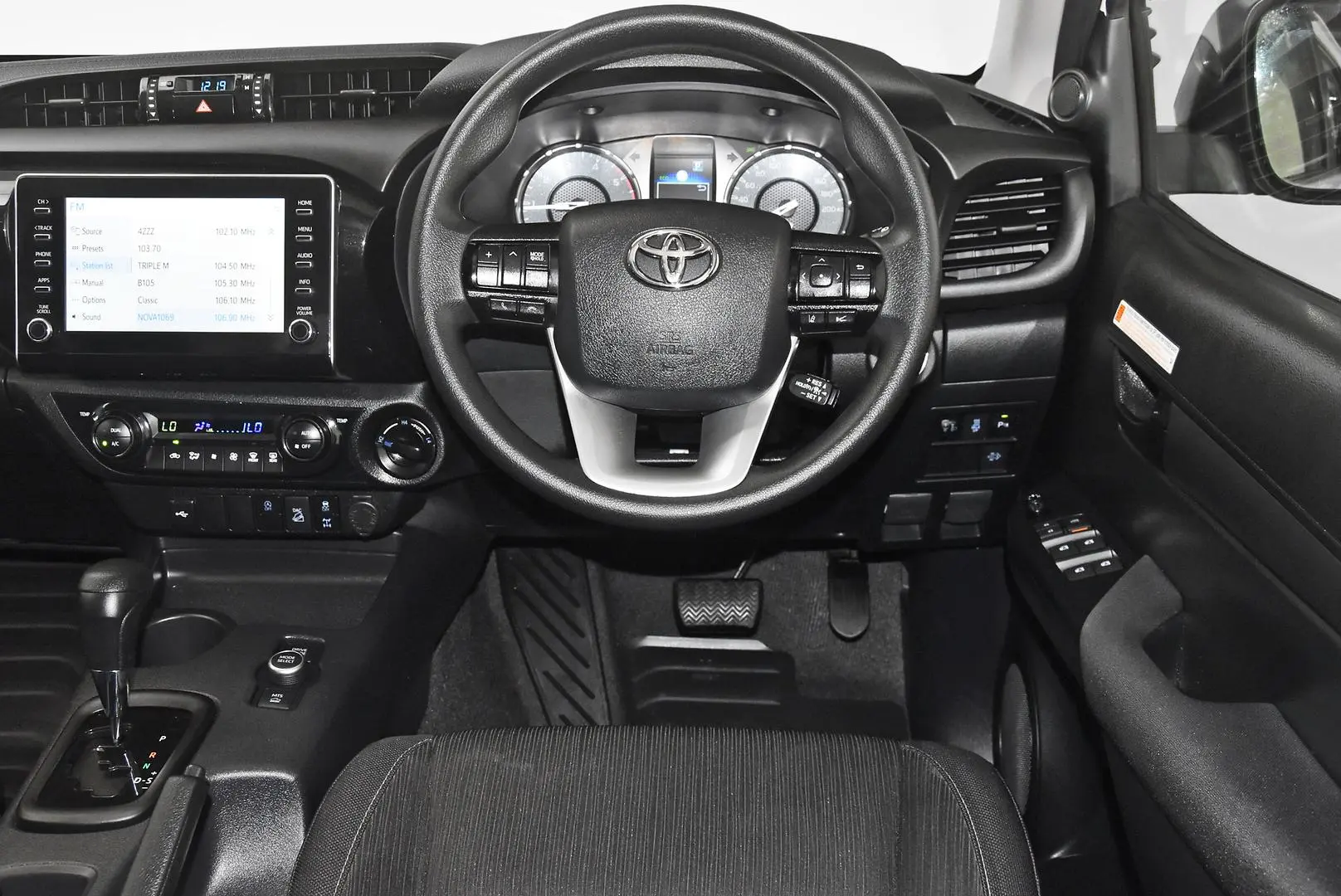 2025 Toyota Hilux Gallery Image 15