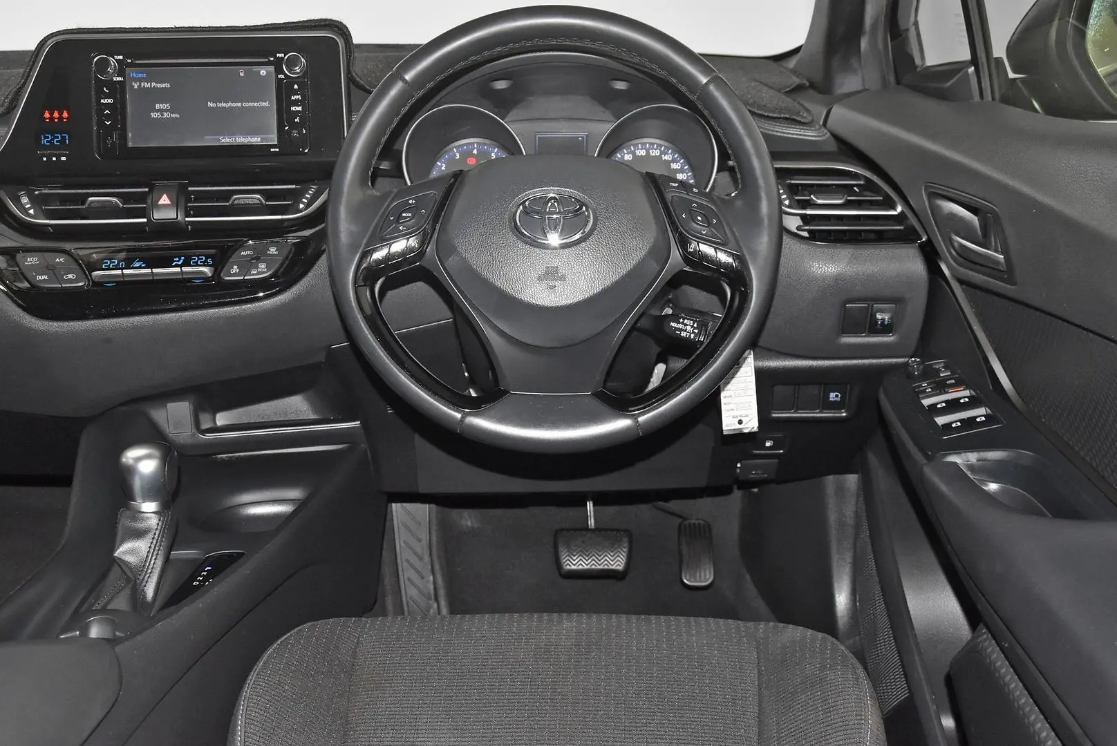 2018 Toyota C-HR Gallery Image 14