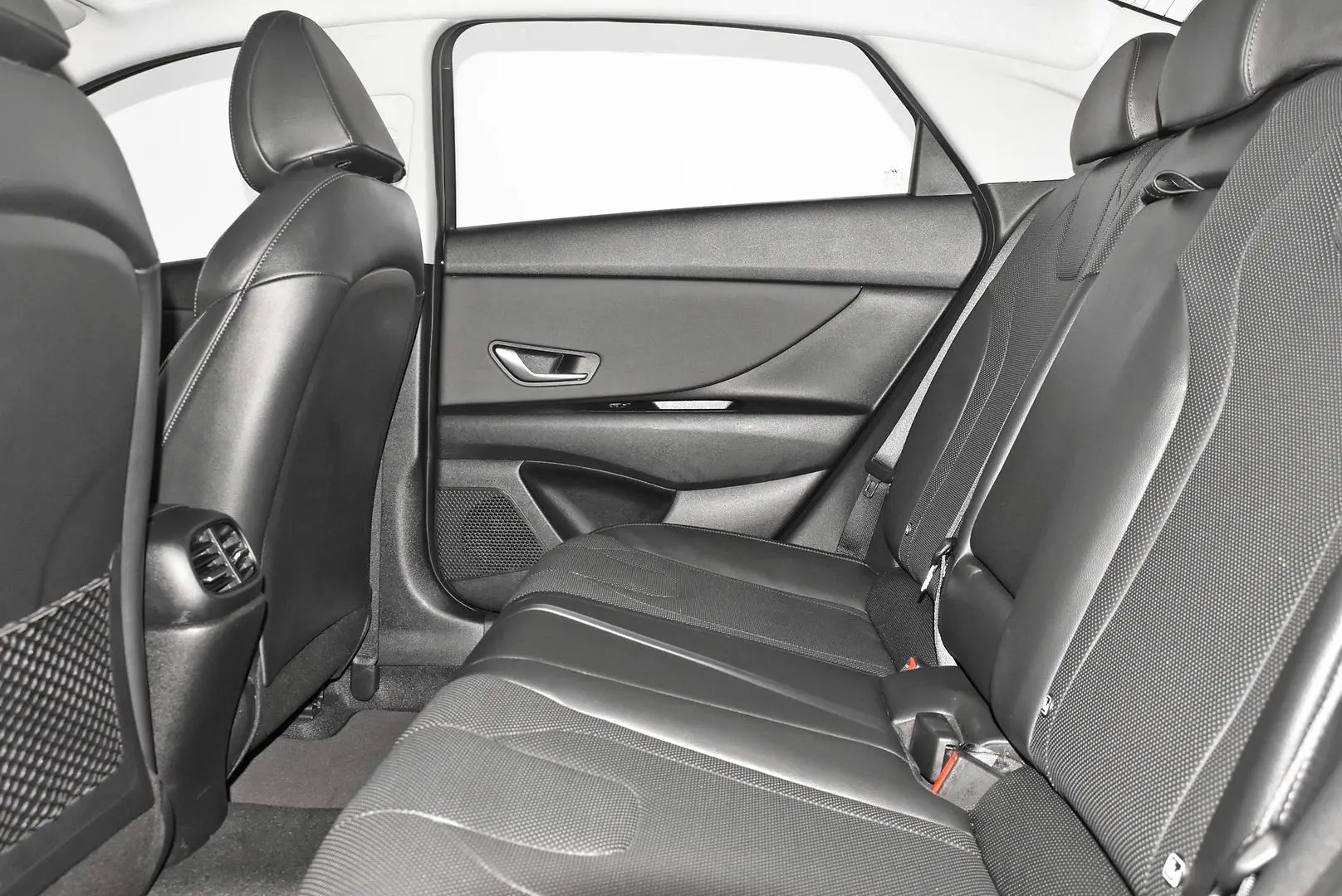 2021 Hyundai i30 Gallery Image 18