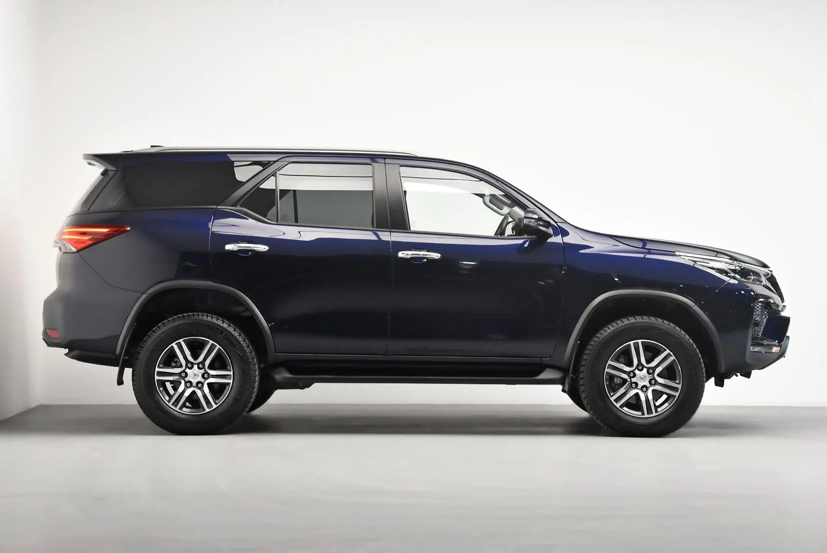 2024 Toyota Fortuner Gallery Image 3