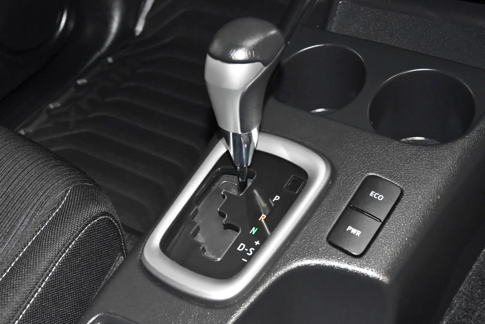 2021 Toyota Hilux Gallery Image 13