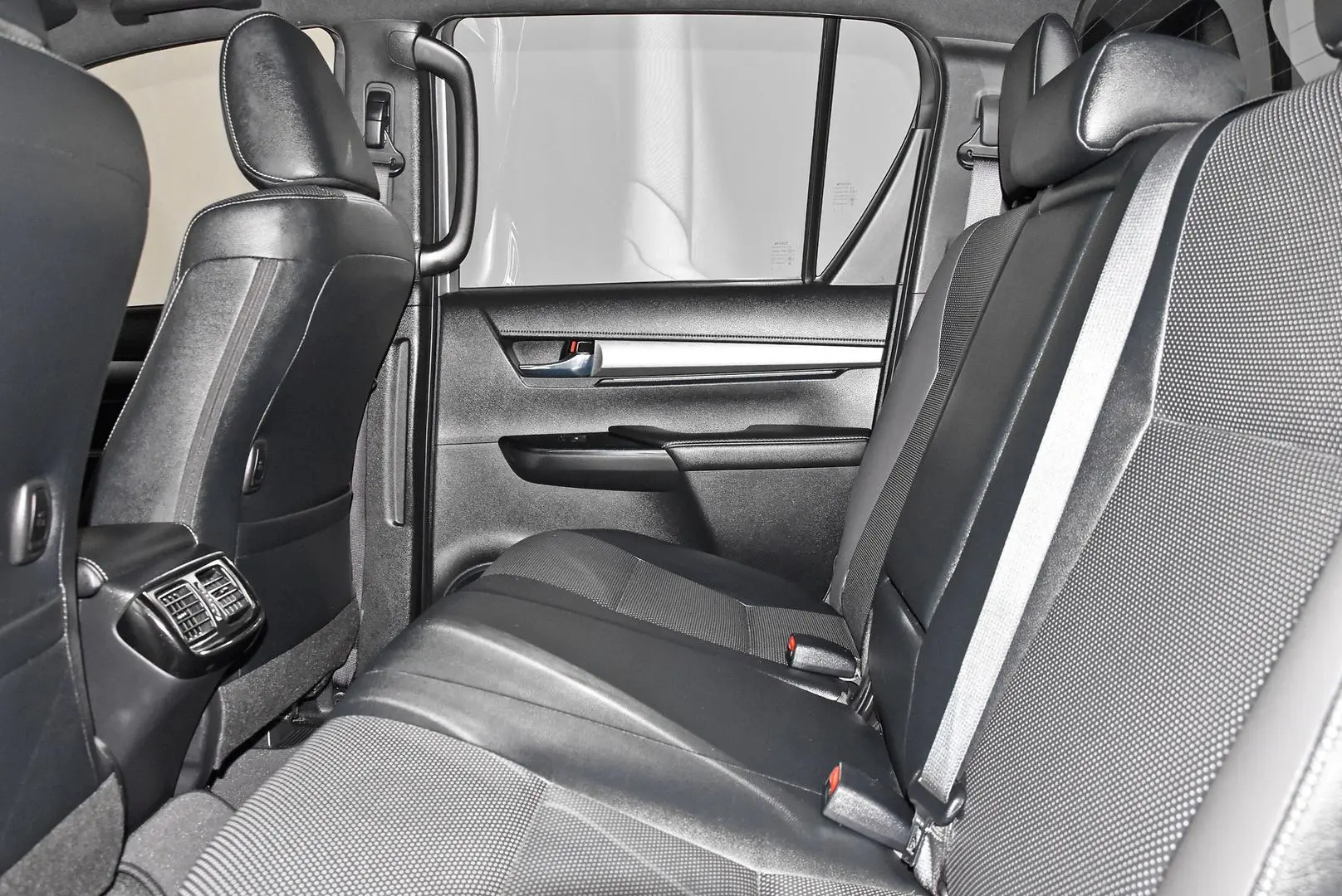 2022 Toyota Hilux Gallery Image 18