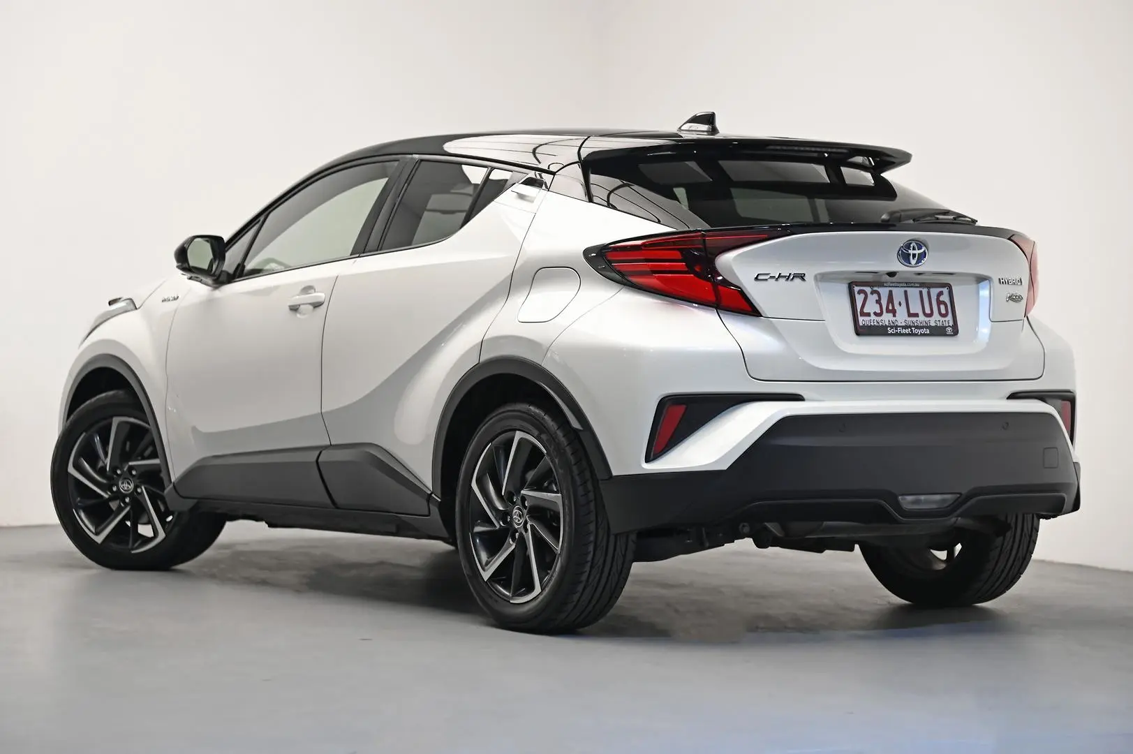 2019 Toyota C-Hr Gallery Image 5