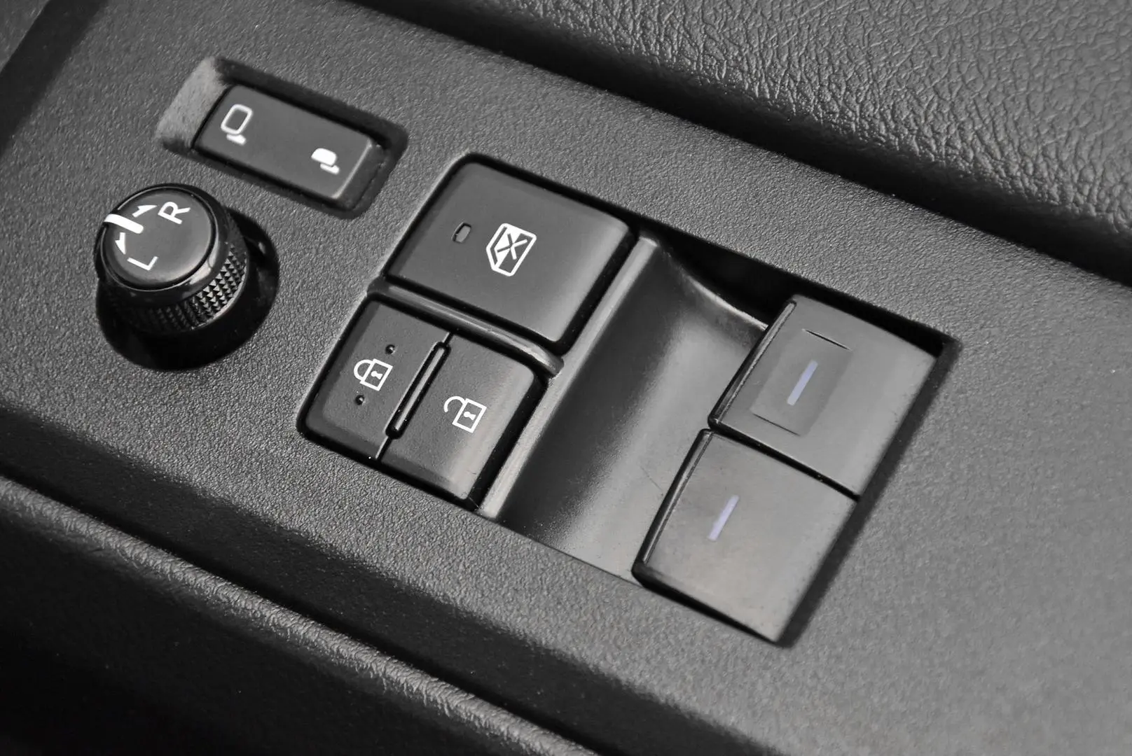 2024 Toyota Hiace Gallery Image 8