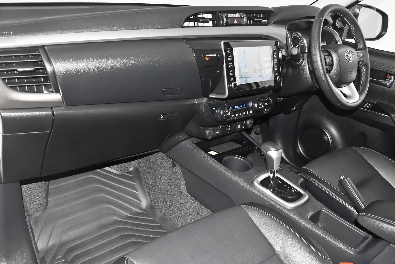 2025 Toyota Hilux Gallery Image 16