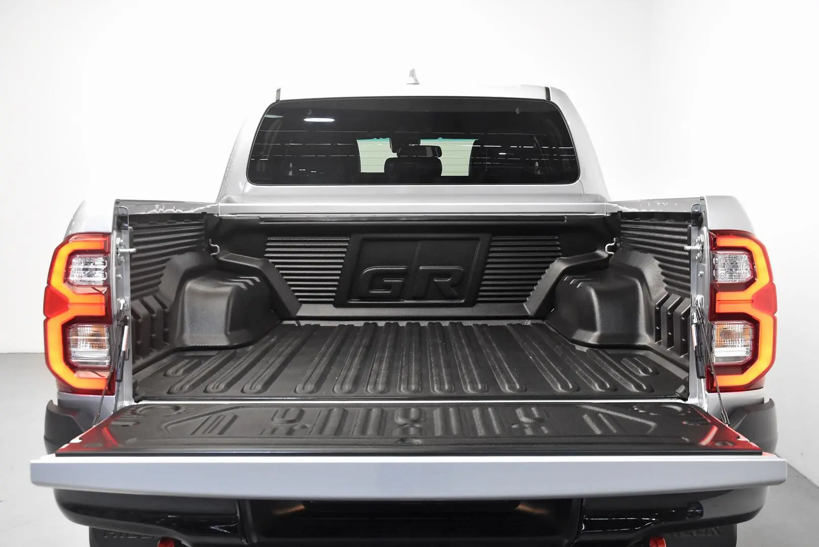 2024 Toyota Hilux Gallery Image 20