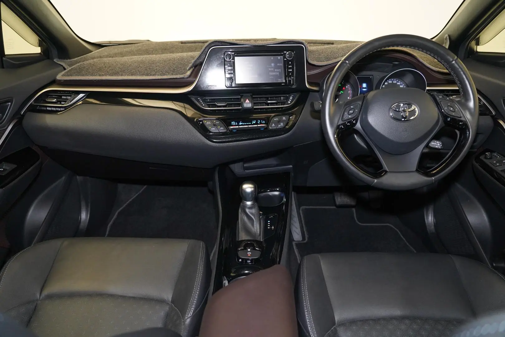 2018 Toyota C-HR Gallery Image 10