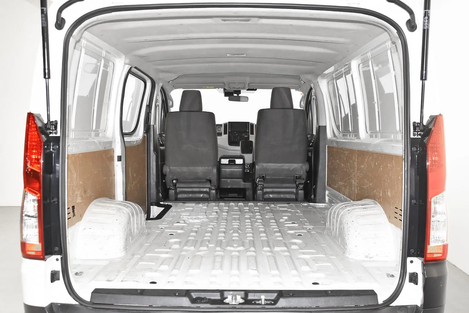 2021 Toyota Hiace Gallery Image 18