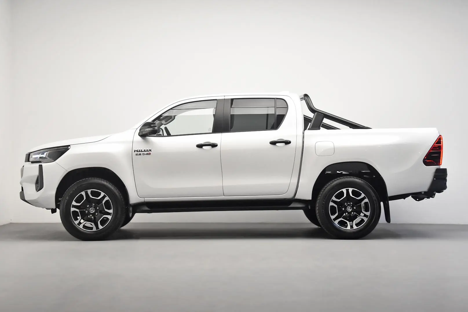 2024 Toyota Hilux Gallery Image 4