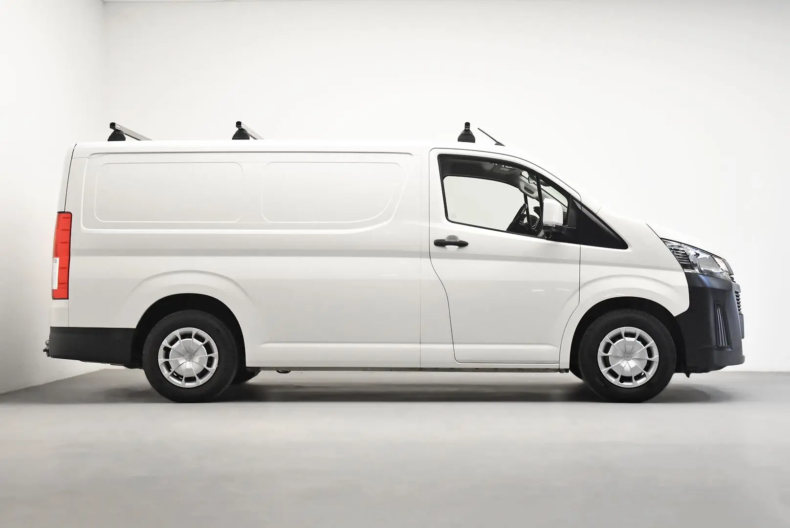 2023 Toyota Hiace Gallery Image 3