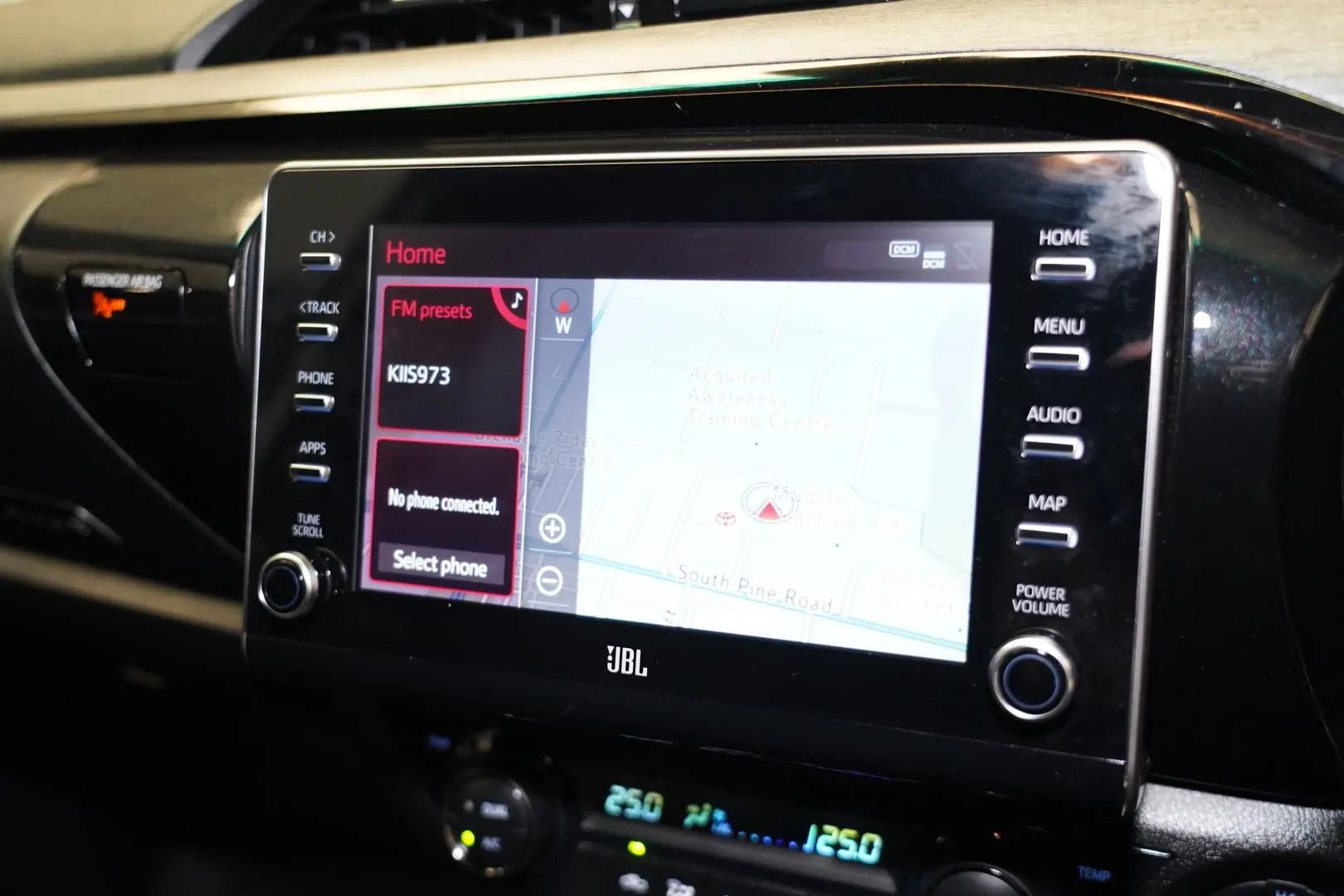 2024 Toyota Hilux Gallery Image 13