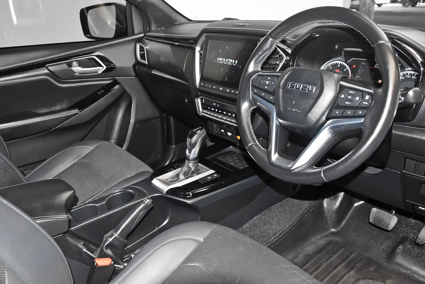 2021 Isuzu D-MAX Gallery Image 8