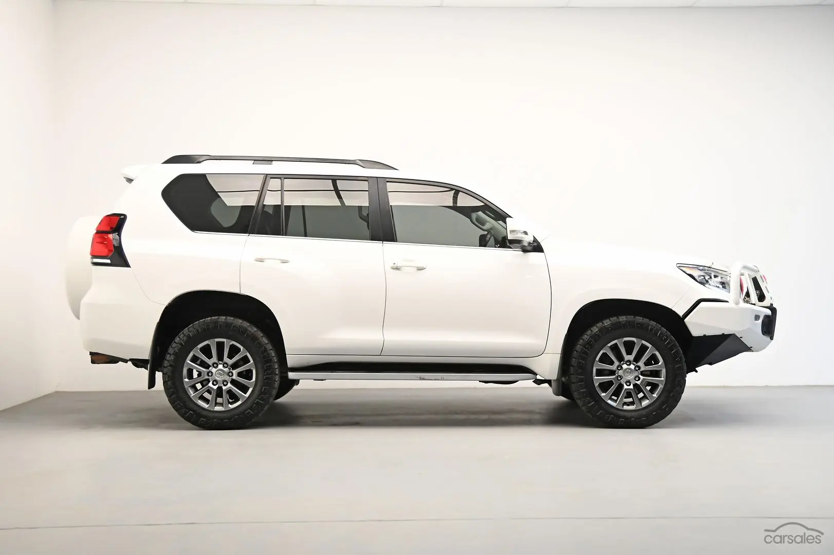 2018 Toyota Landcruiser Prado Image 3