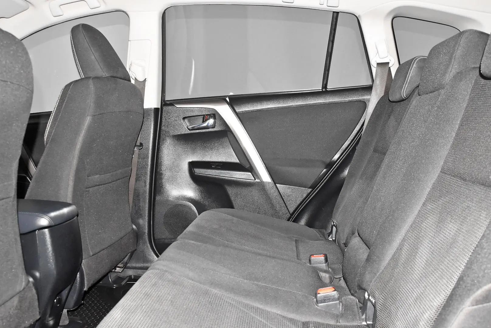 2017 Toyota RAV4 Gallery Image 18