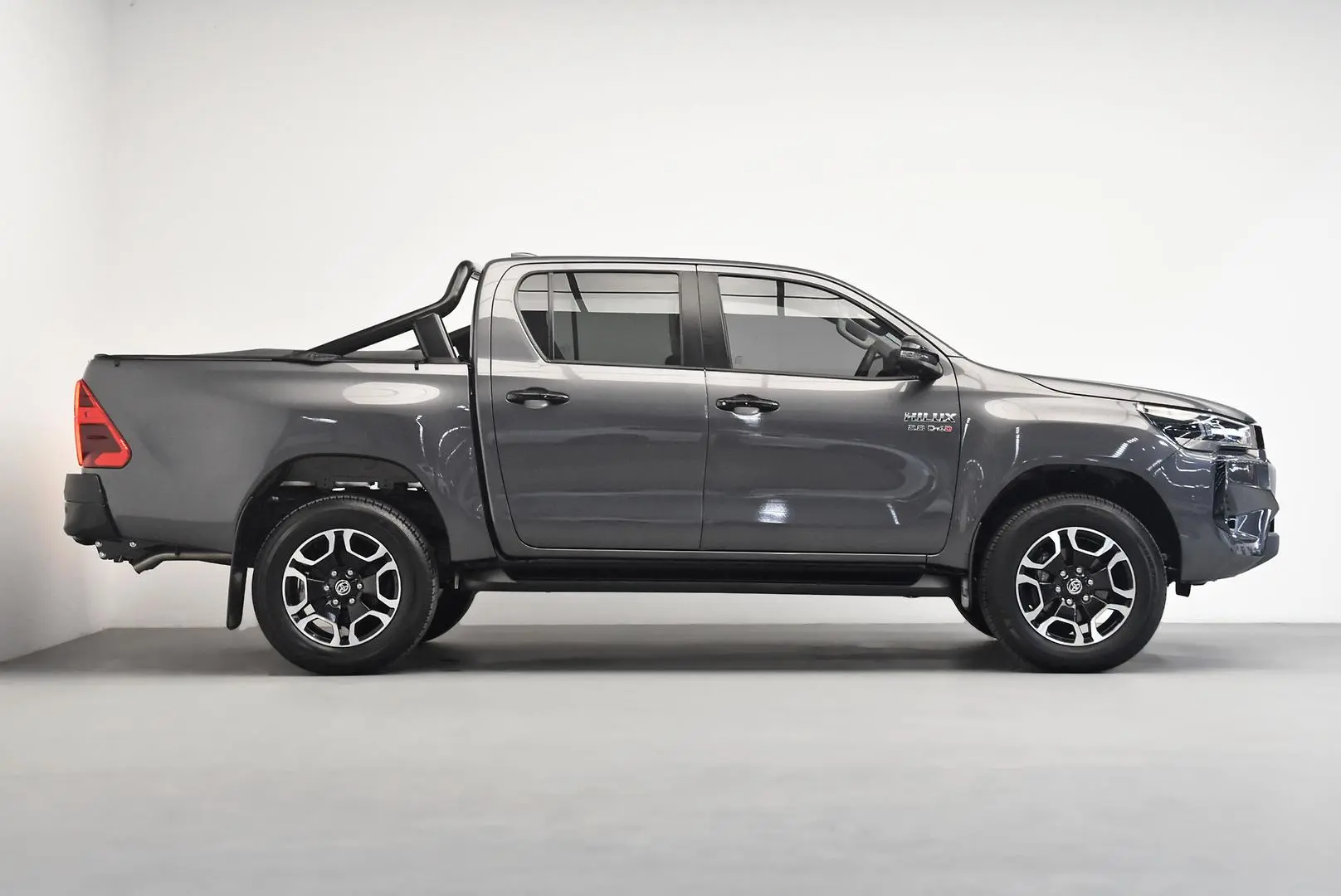 2025 Toyota Hilux Gallery Image 3