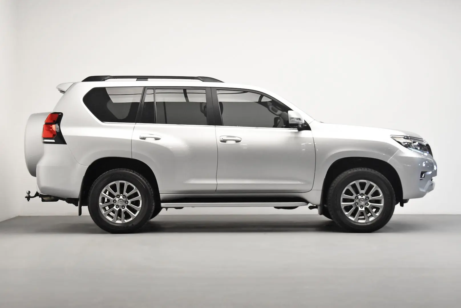 2017 Toyota Landcruiser Prado Gallery Image 3