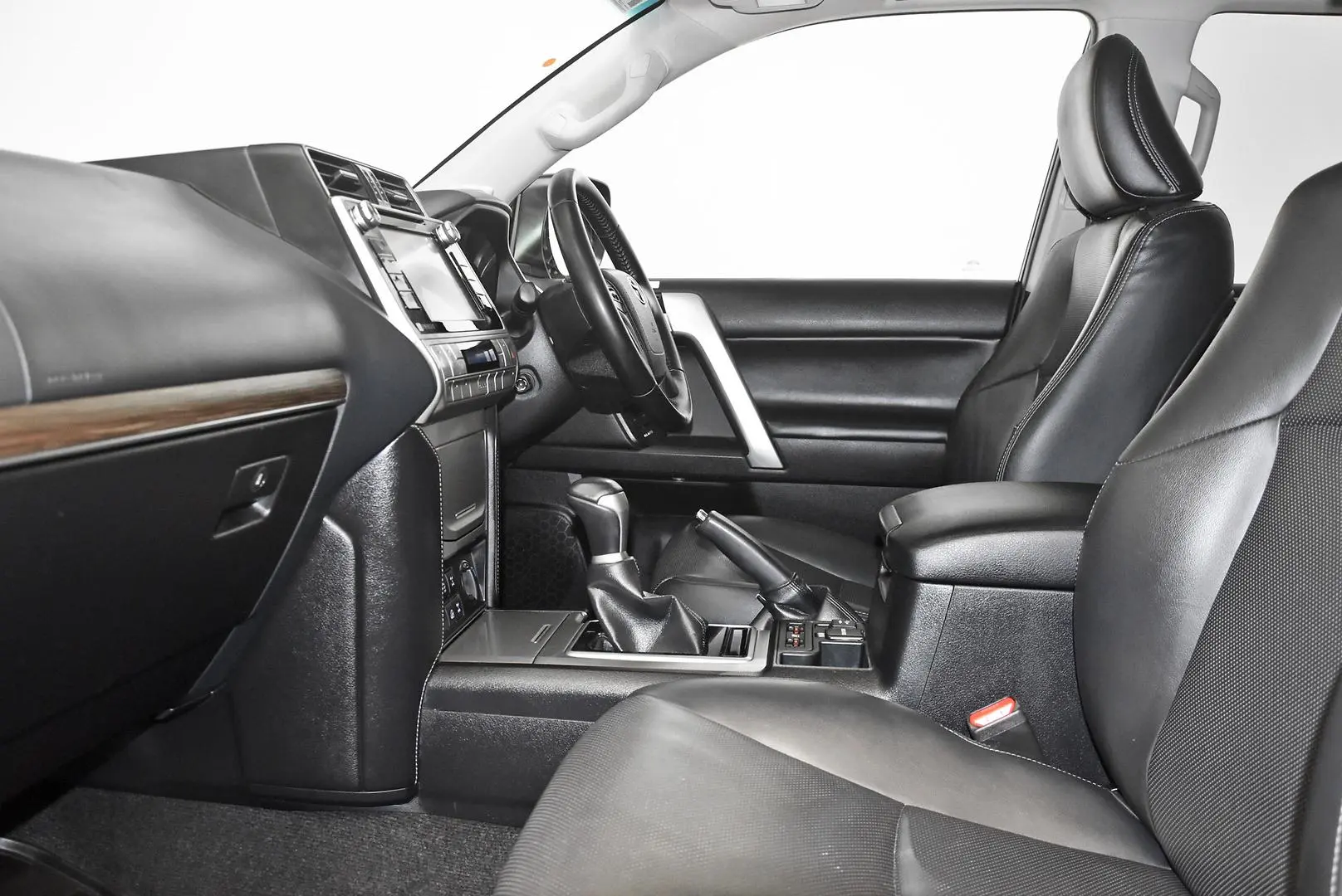 2019 Toyota Landcruiser Prado Gallery Image 16