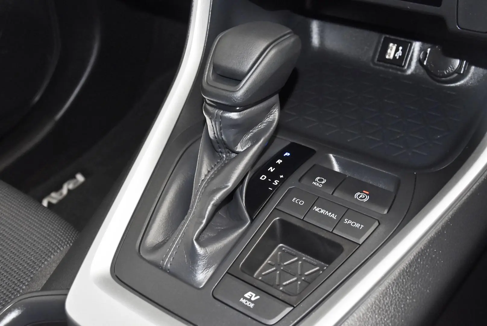 2025 Toyota RAV4 Gallery Image 14