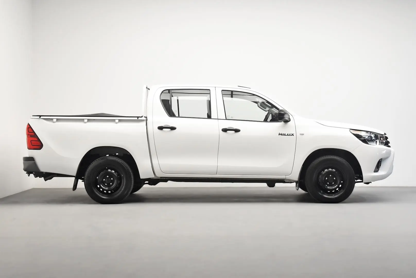 2020 Toyota Hilux Gallery Image 3