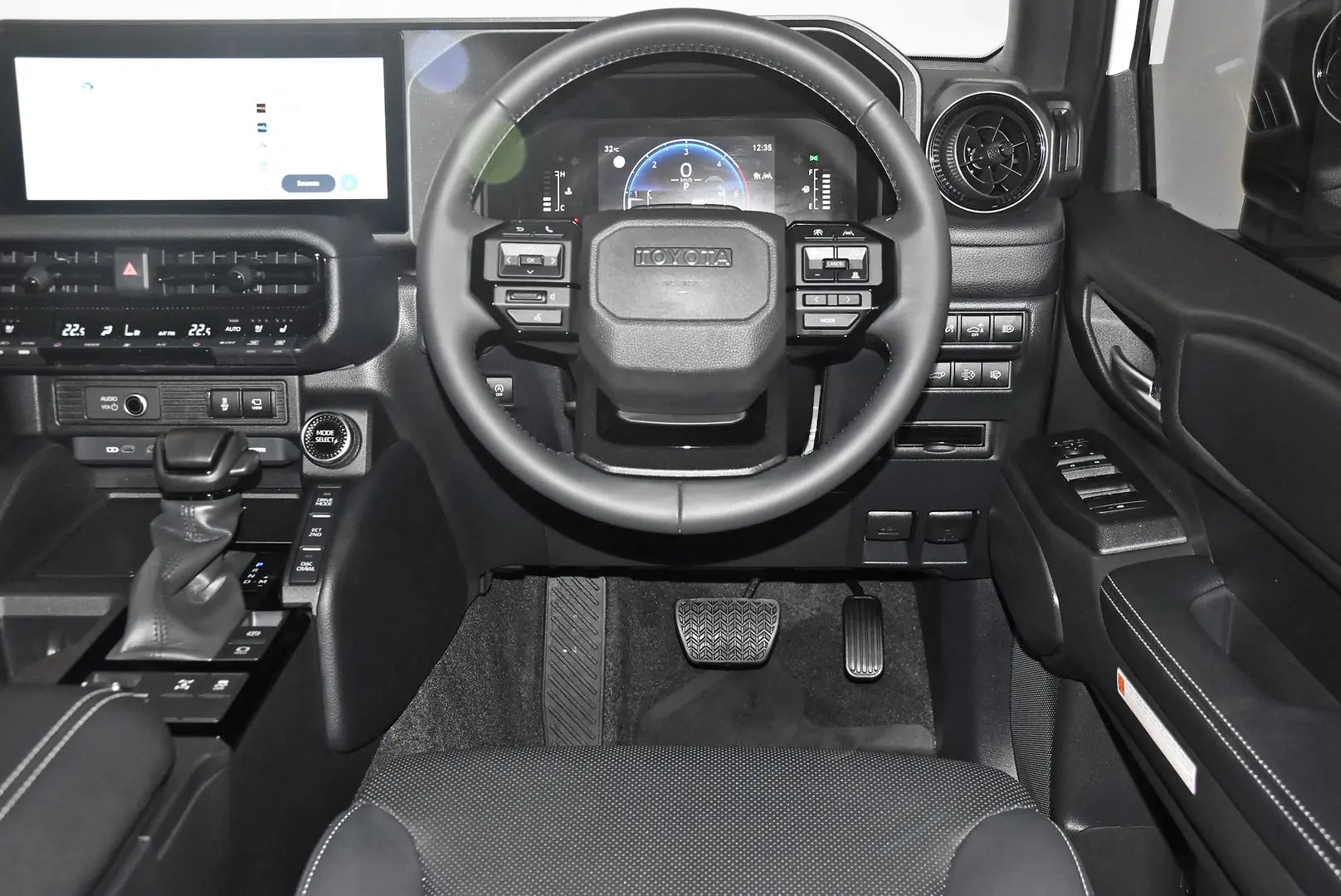 2024 Toyota Landcruiser Prado Gallery Image 15