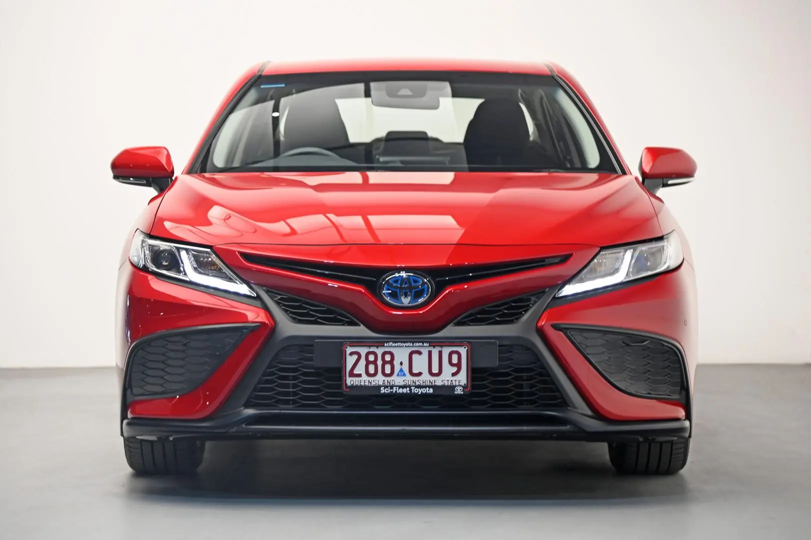 2021 Toyota Camry Gallery Image 2