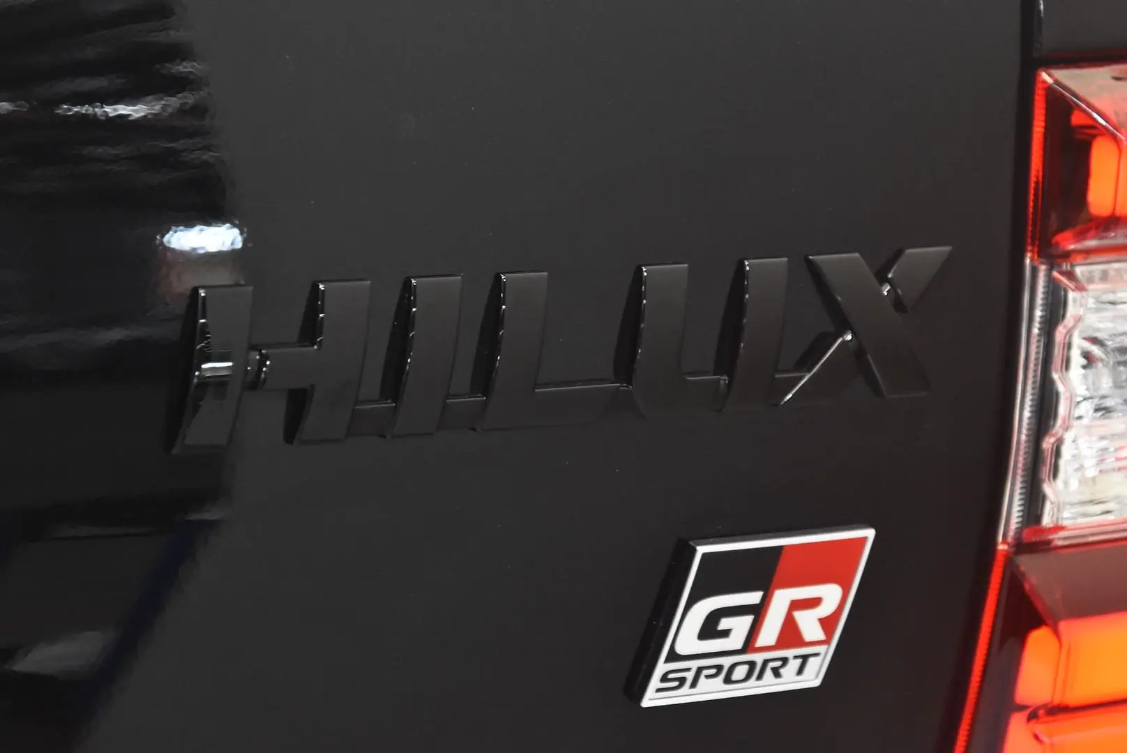 2024 Toyota Hilux Gallery Image 7