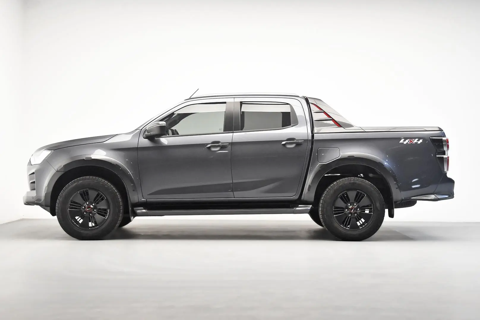 2021 Isuzu D-MAX Gallery Image 4