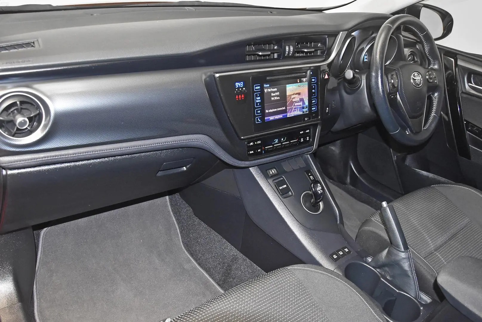 2018 Toyota Corolla Gallery Image 17