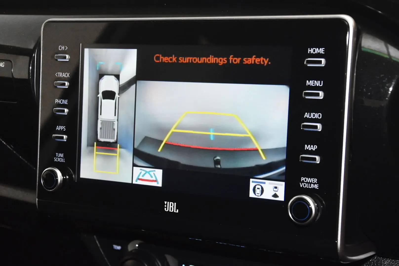 2025 Toyota Hilux Gallery Image 12