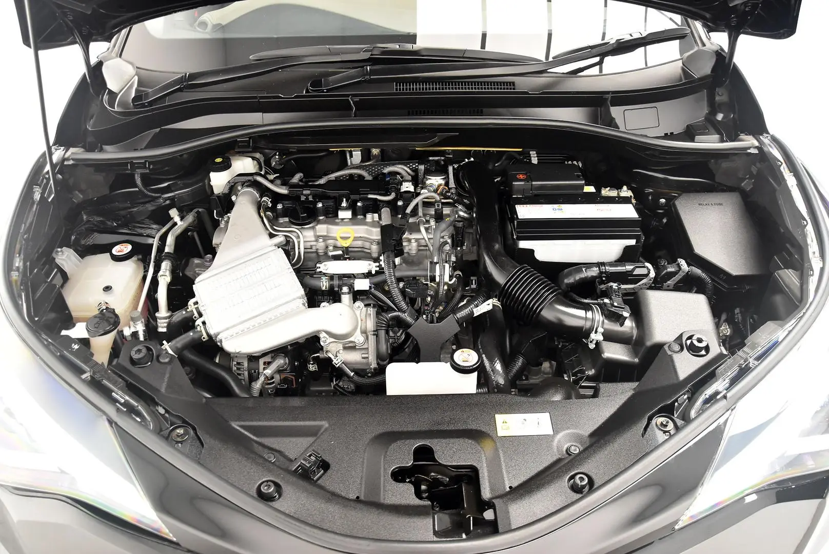 2022 Toyota C-HR Gallery Image 22