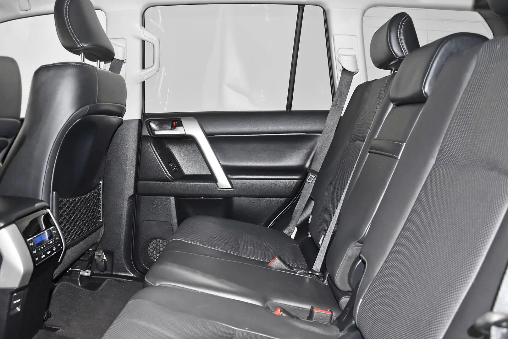 2023 Toyota Landcruiser Prado Gallery Image 17