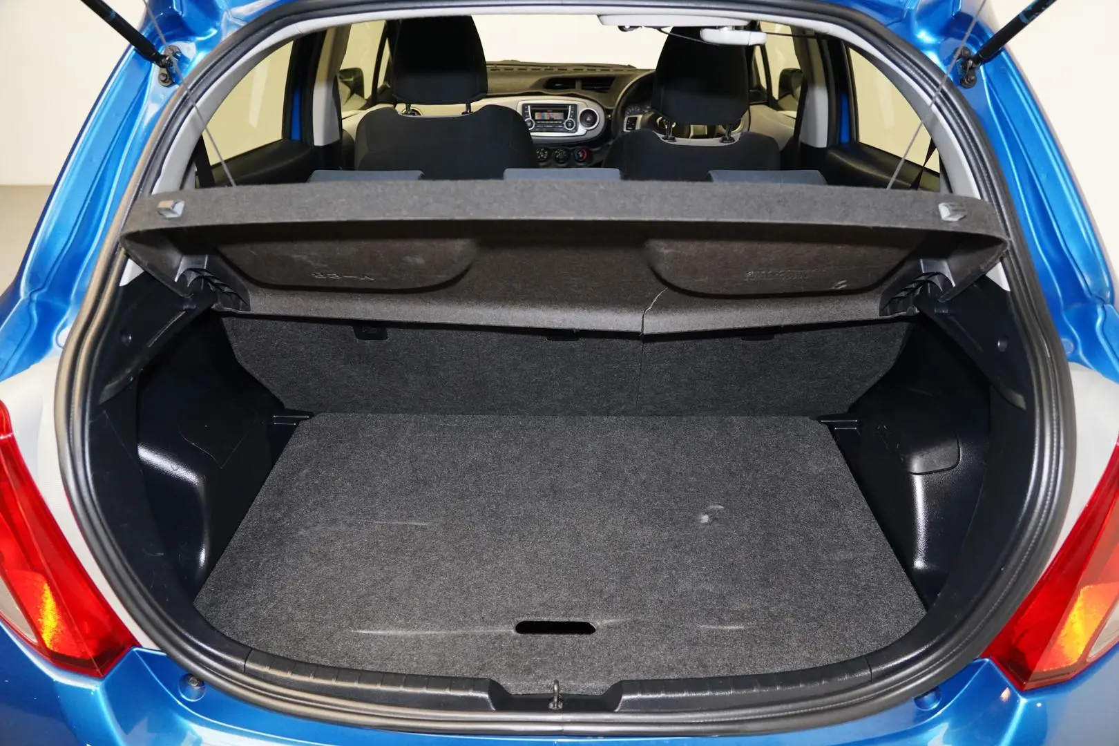 2013 Toyota Yaris Gallery Image 8