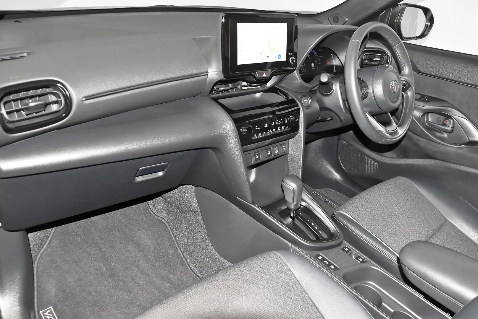 2024 Toyota Yaris Cross Gallery Image 17