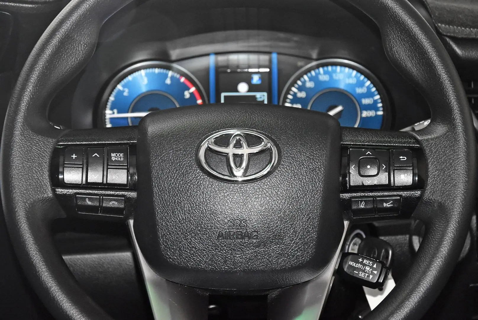 2022 Toyota Fortuner Gallery Image 14