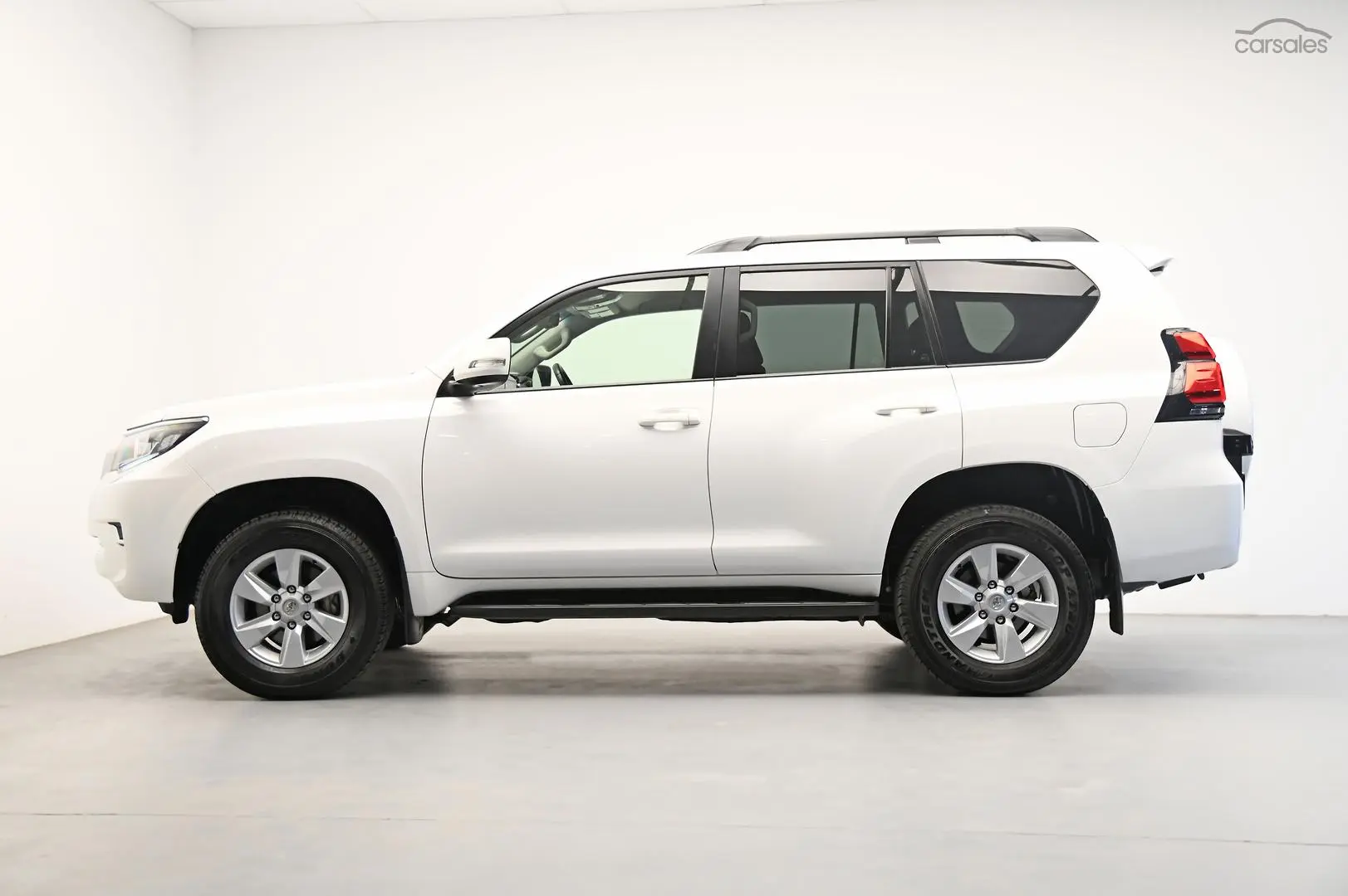 2023 Toyota Landcruiser Prado Image 4