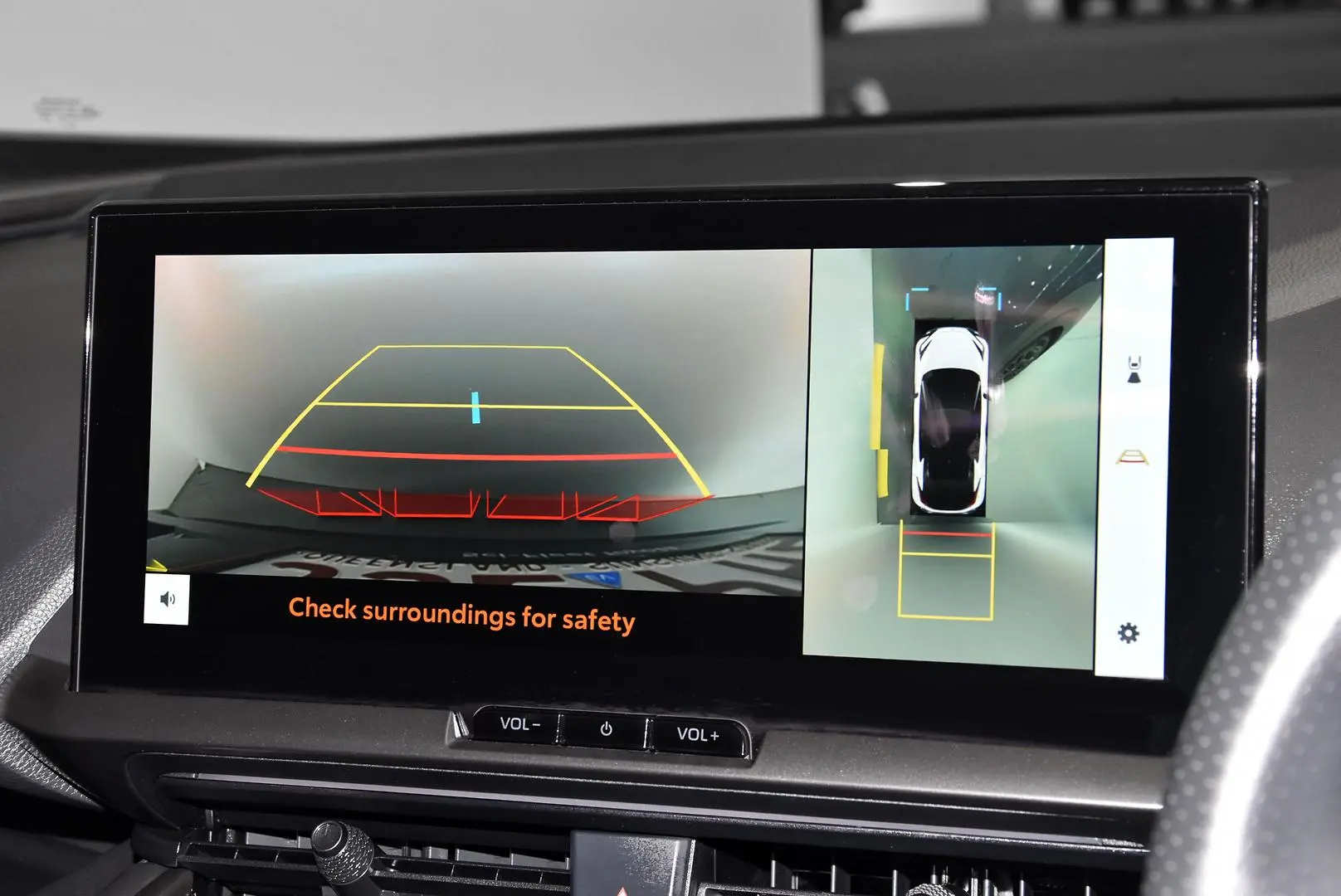 2025 Toyota C-HR Gallery Image 13