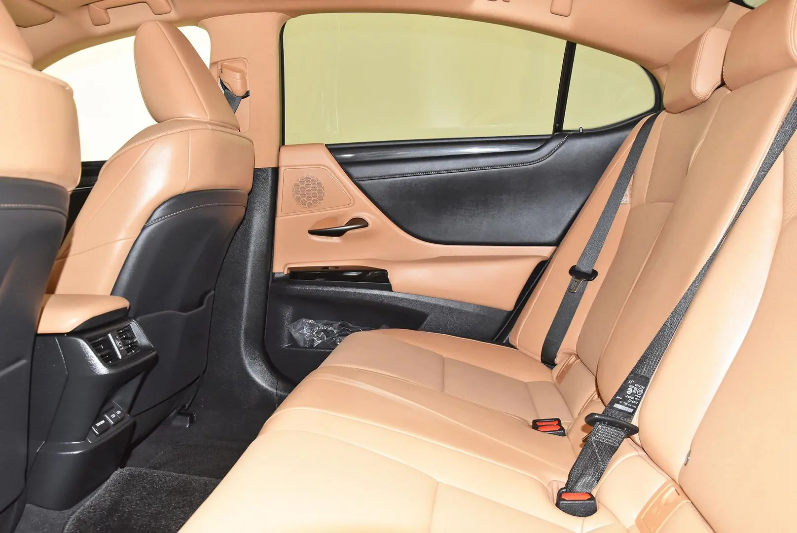 2022 Lexus ES Gallery Image 18