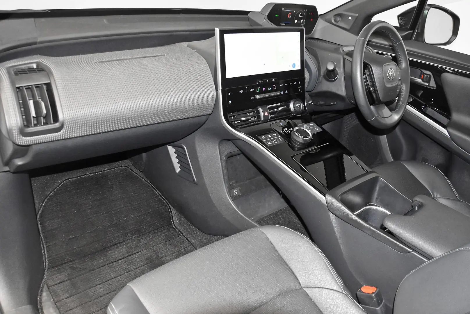 2024 Toyota bZ4X Gallery Image 17