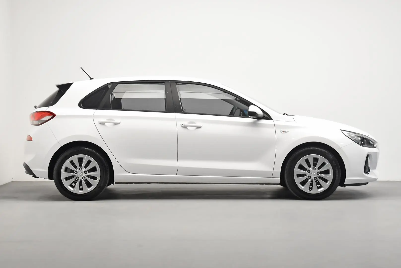 2017 Hyundai i30 Gallery Image 3