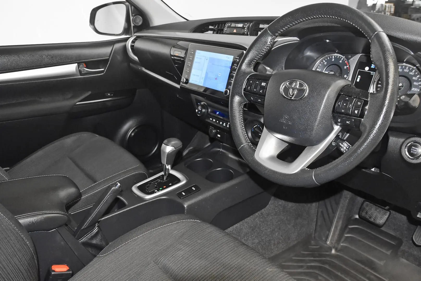 2023 Toyota Hilux Gallery Image 8