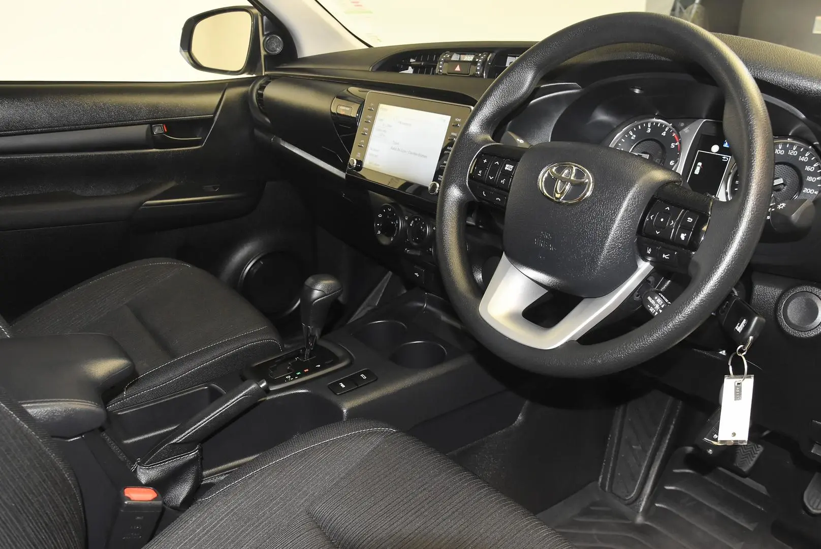 2025 Toyota Hilux Gallery Image 8