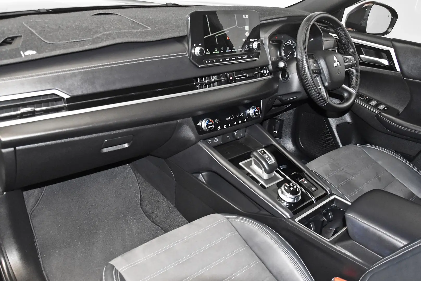 2023 Mitsubishi Outlander Gallery Image 17