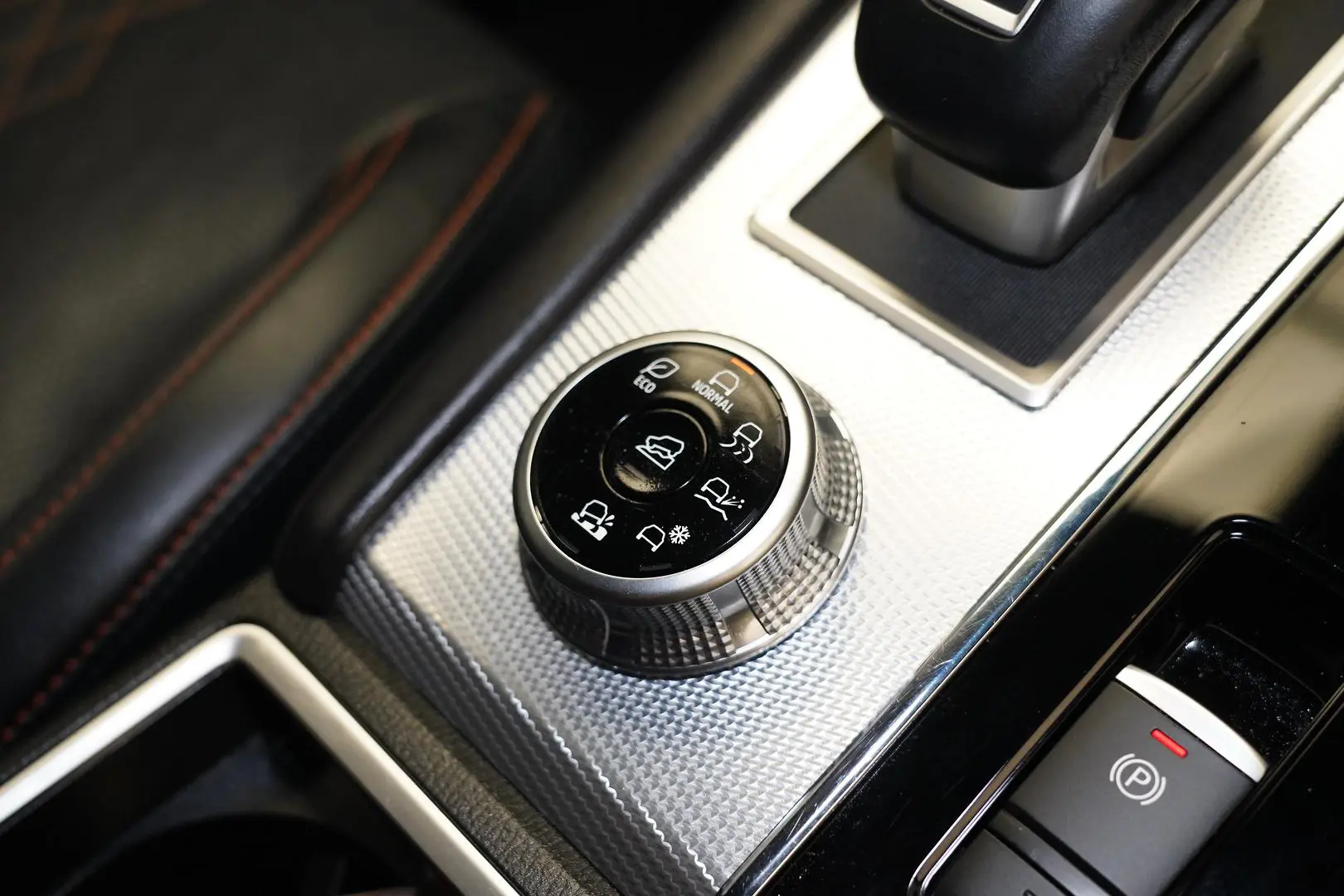 2023 Mitsubishi Outlander Gallery Image 16