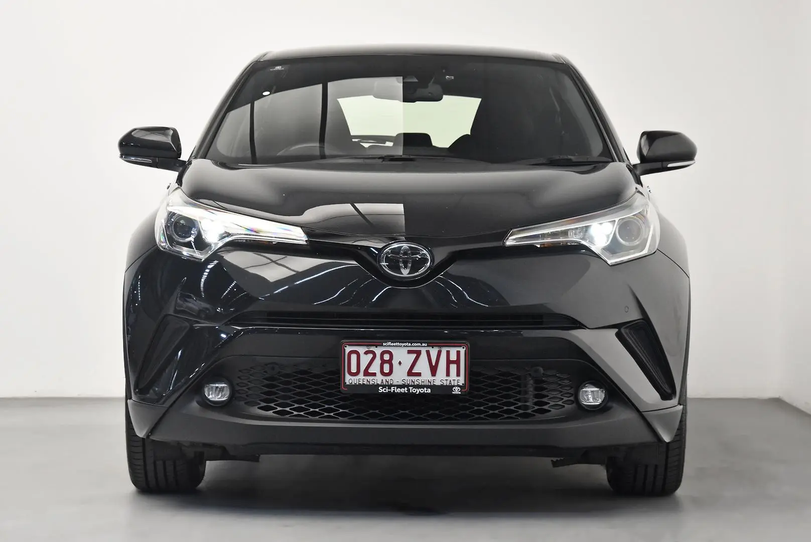 2018 Toyota C-HR Gallery Image 2