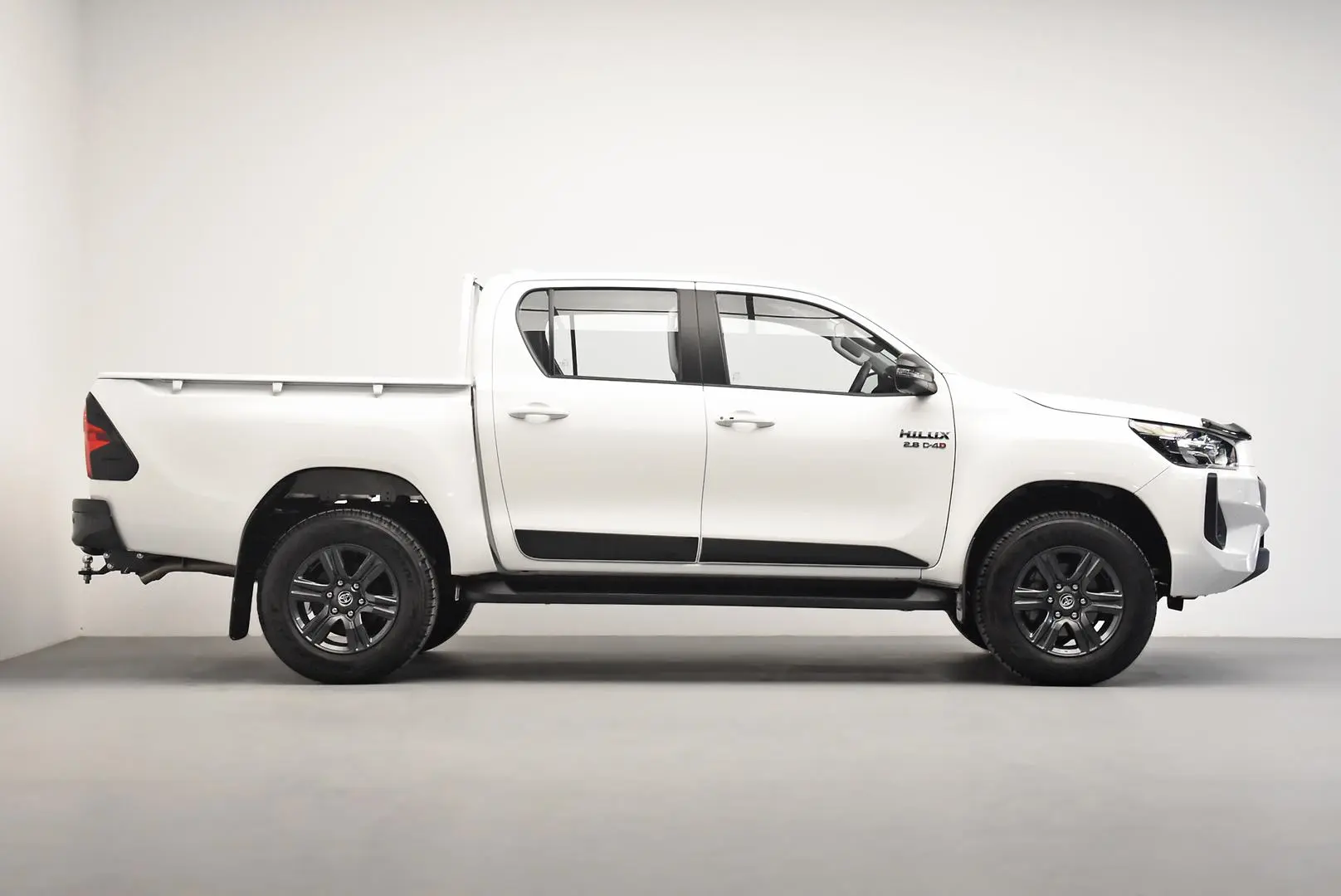 2024 Toyota Hilux Gallery Image 3